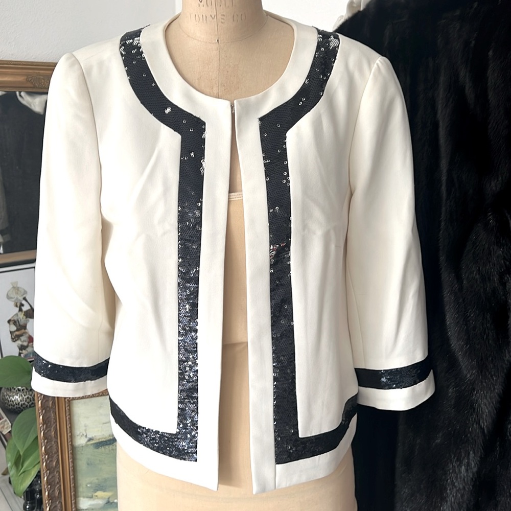 Trina Turk Shite + Black Cropped Y2K sequin detail  Blazer size 8